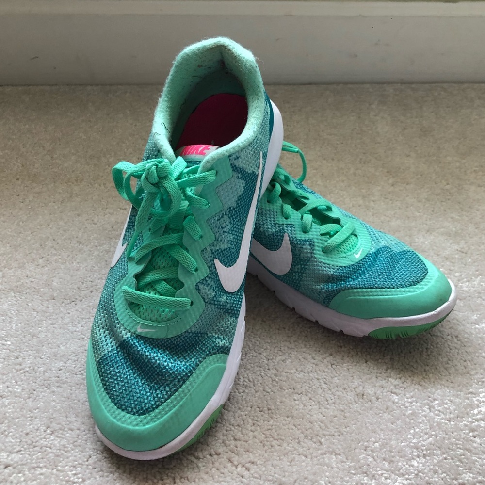 NIKE Flex Experience RN 4 SIZE 8